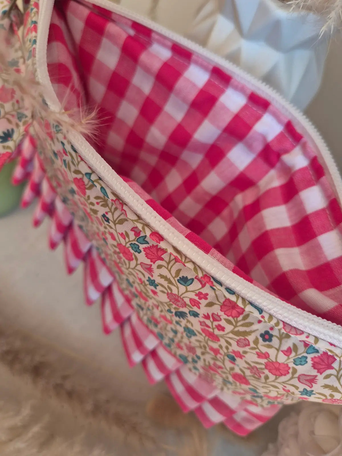 Pochette Plate Fleurie "Jardin Rose" – Volant Vichy – 2 tailles au choix