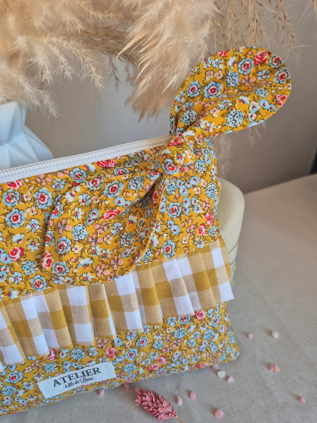 Pochette Plate Fleurie "Soleil d'Été" – Volant Vichy Moutarde – 2 tailles au choix