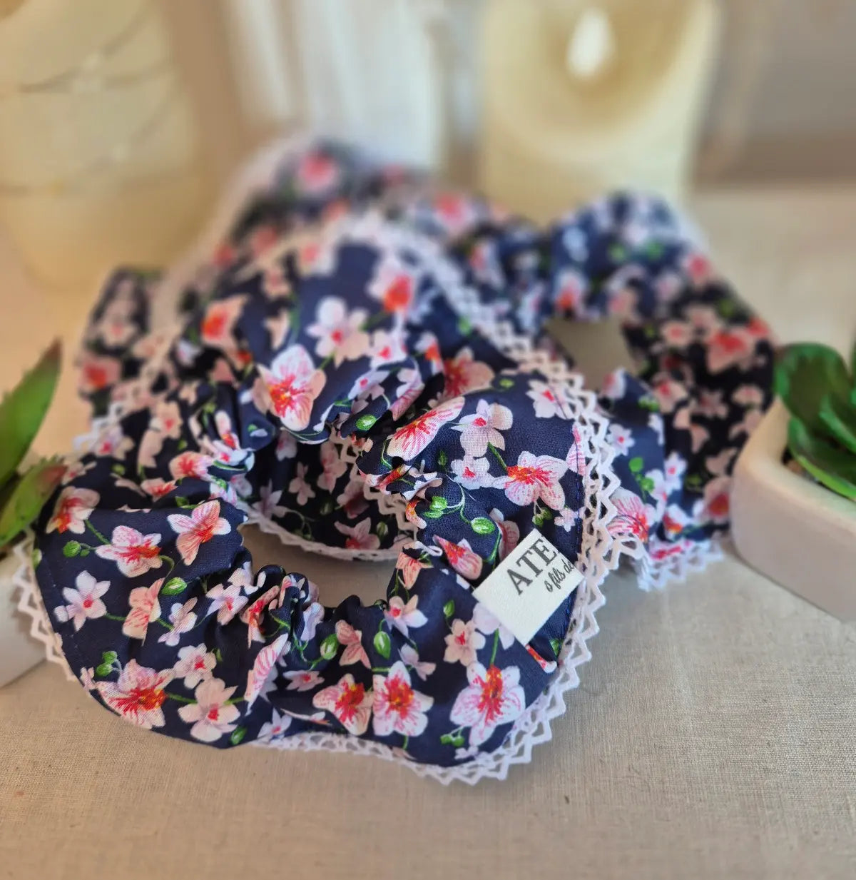 Chouchou Fleuri Marine & Sakura – Dentelle Picot