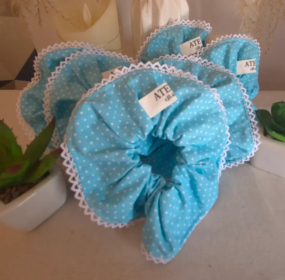 Chouchou Pois Blancs Bleu Lagon – Dentelle Picot